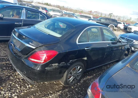 2015 Mercedes-Benz C 300 4Matic из США, поврежденный, VIN 55SWF4KB3FU080742
